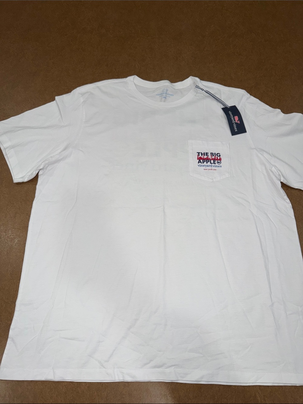 NWT • Vineyard Vines White Short Sleeve Pocket Tee w/ The Big Apple Graphic • 2X